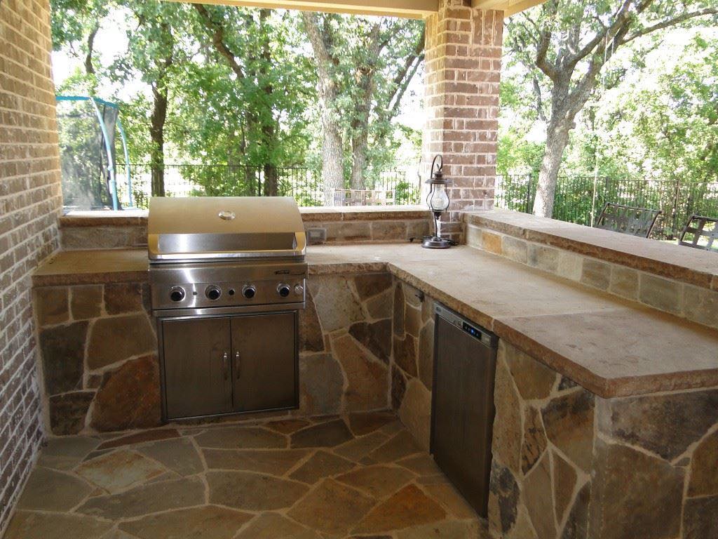 Pergolas and Outdoor Kitchens